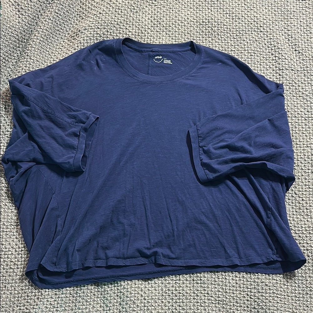 Aerie navy blue top